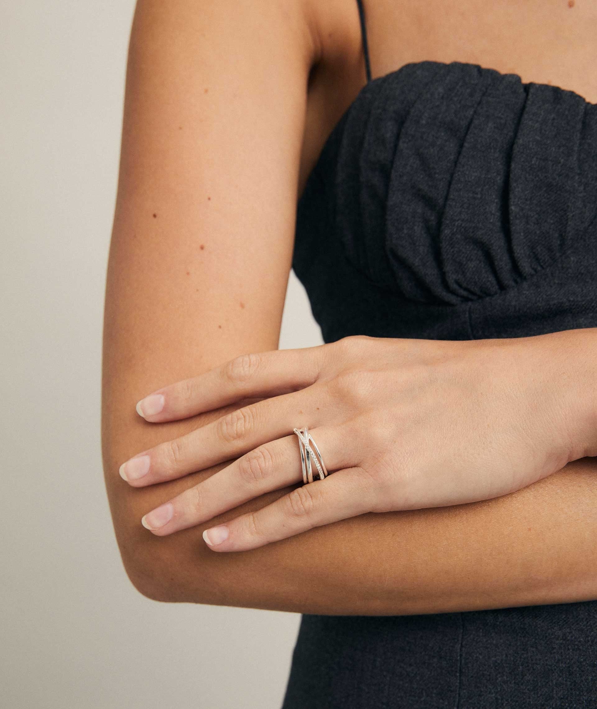 Anillo Phoebe tiras con circonitas - Image 3